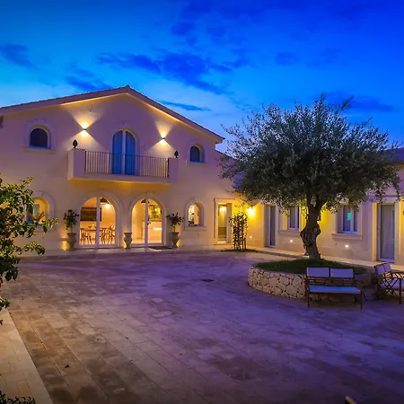 Bed & Breakfast Baglio Genovesi 3*